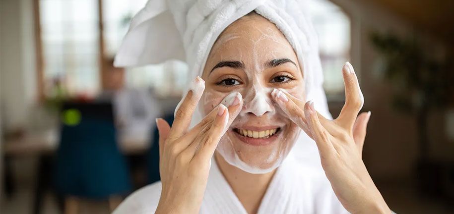 غسل الوجه في المساء