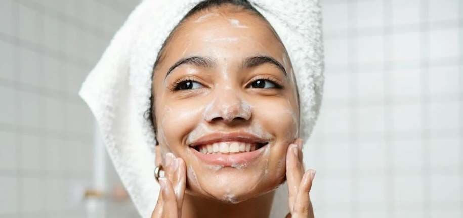 غسل وجهك بشكل صحيح